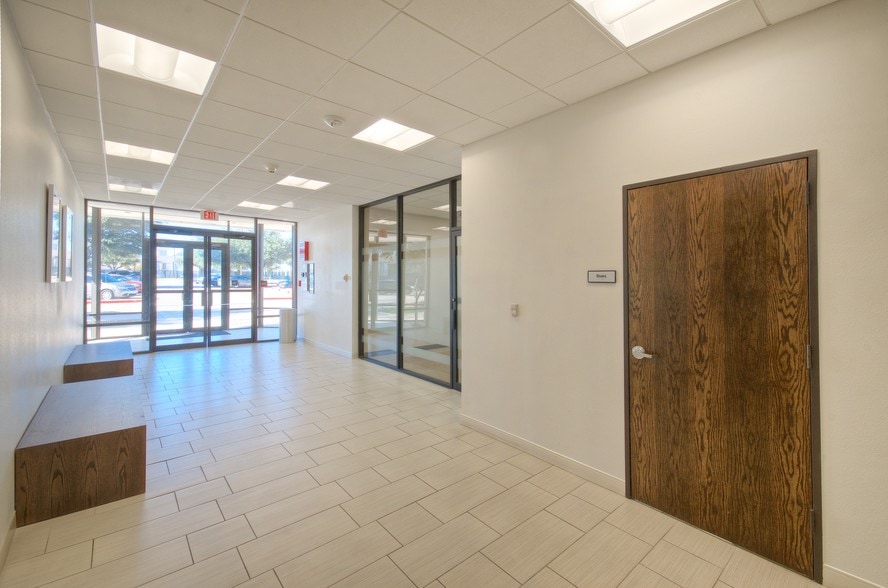 More Photos Of 1600 E Pioneer Pky, Arlington Medical For Lease