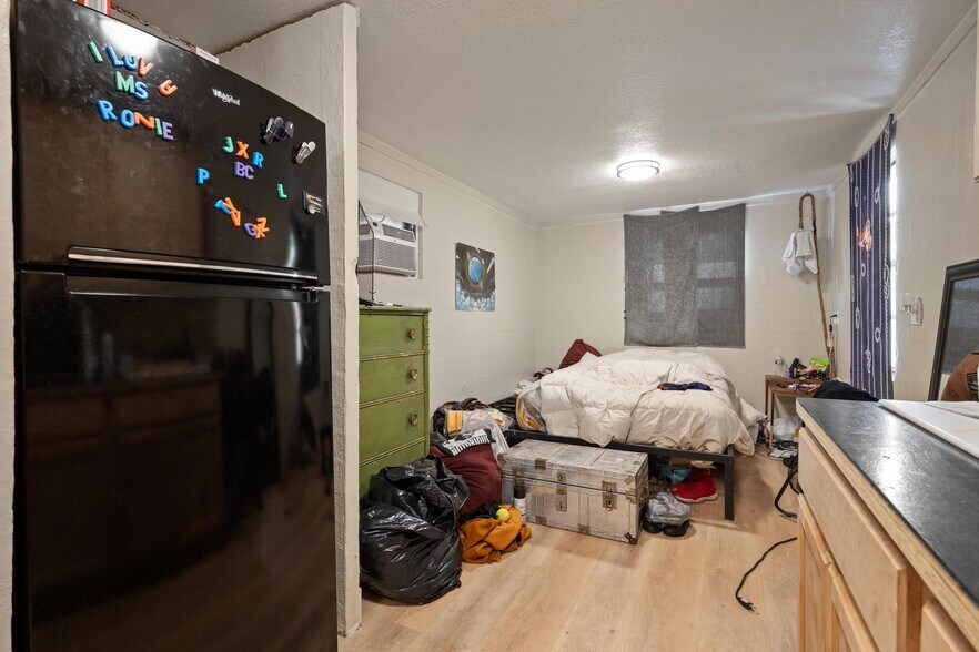 More Photos Of 4349 Louis Ave, Holiday Warehouse For Sale