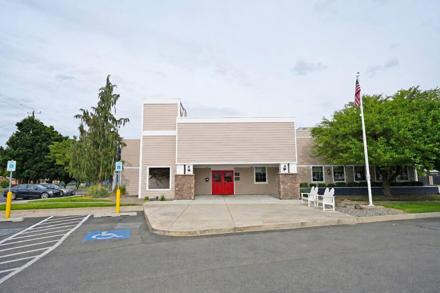 More Photos Of 905 N 1st St, Yakima Restaurant For Sale