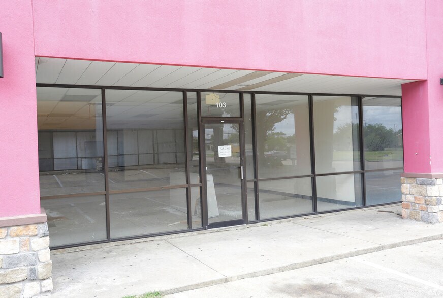 More Photos Of 3005-3007 S Carrier Pky, Grand Prairie Unknown For Lease