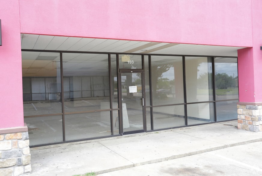 More Photos Of 3005-3007 S Carrier Pky, Grand Prairie Unknown For Lease