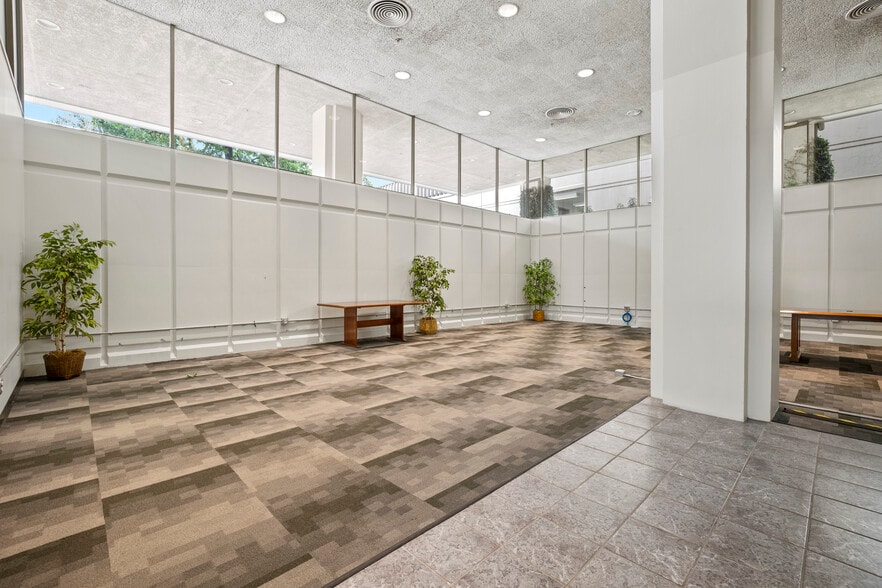 More Photos Of 301 E Colorado Blvd, Pasadena Office For Lease