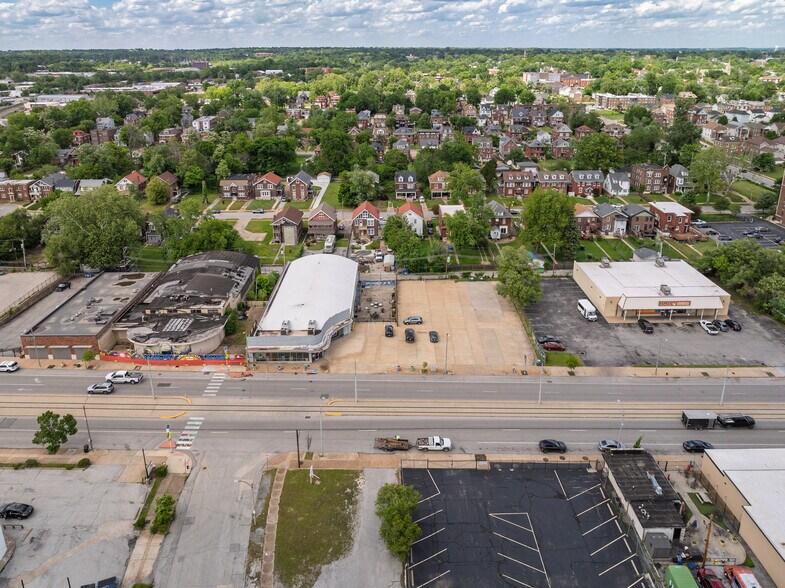 More Photos Of 5951 Delmar Blvd, Saint Louis Freestanding For Sale