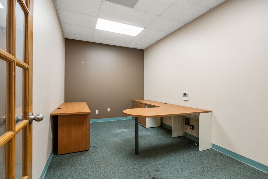More Photos Of 2200 Sciaaca Rd, Spring Office For Sale
