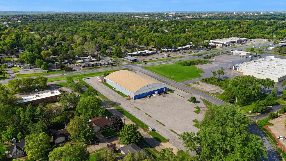 More Photos Of 7201 Hickman Rd, Urbandale Skating Rink For Sale