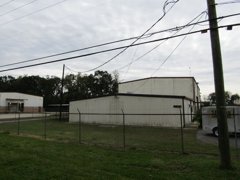 More Photos Of 4806 E Old Spanish Trl, Jeanerette Warehouse For Sale