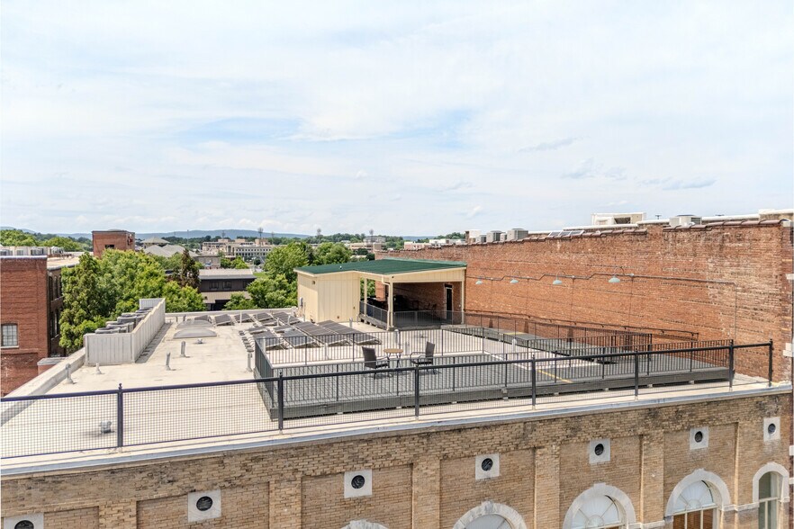 More Photos Of 217 Broad St, Rome Storefront Retail Residential For Sale