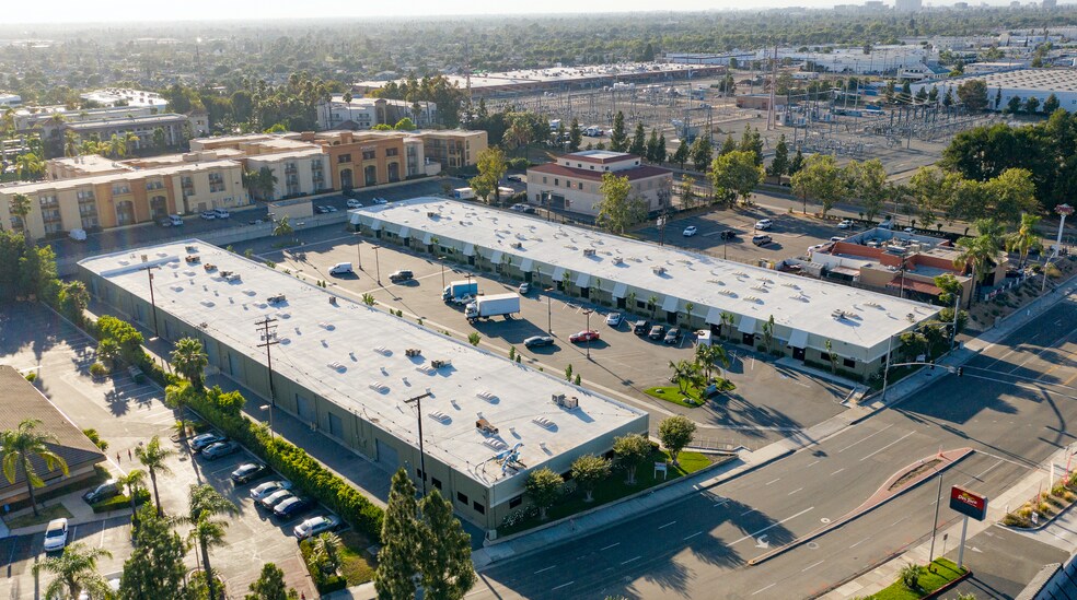 More Photos Of 2650-2676 S Grand Ave, Santa Ana Warehouse For Lease