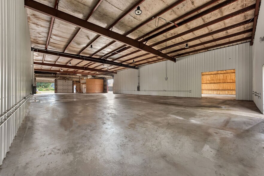 More Photos Of 1425 SE 9th St, Warrenton Warehouse For Sale