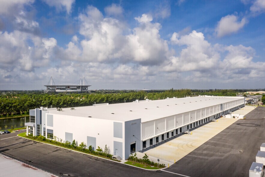 More Photos Of 1720-1738 NW 215th St, Miami Gardens Warehouse For Lease