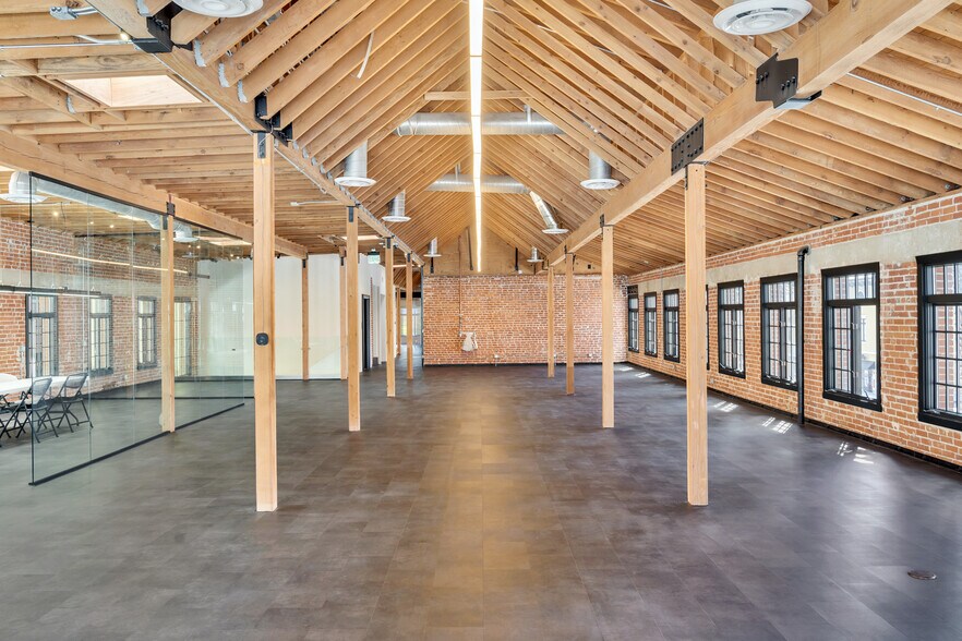 More Photos Of 400-412 Wilshire Blvd, Santa Monica Loft Creative Space For Lease