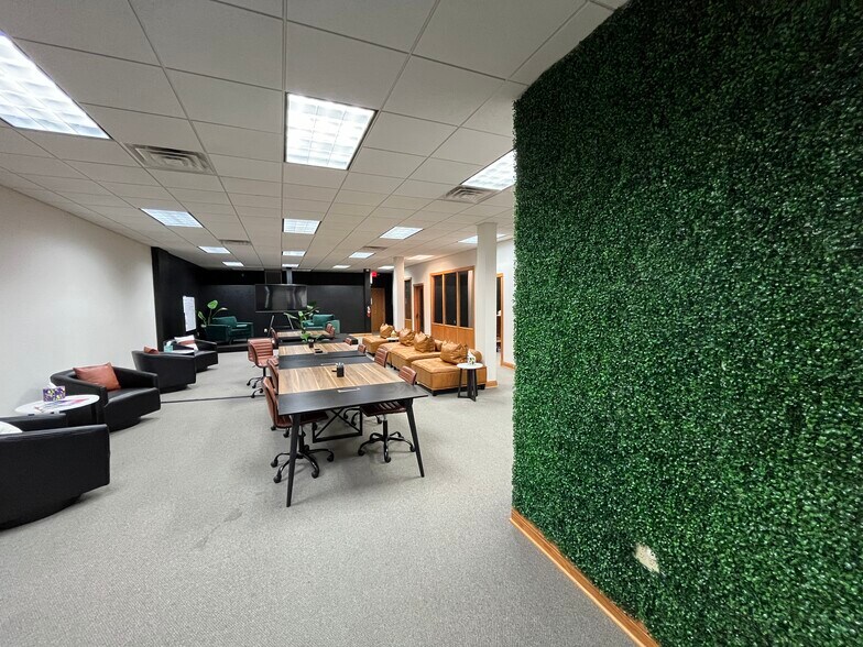 More Photos Of 6100 W Bluemound Rd, Wauwatosa Storefront Retail Residential For Lease