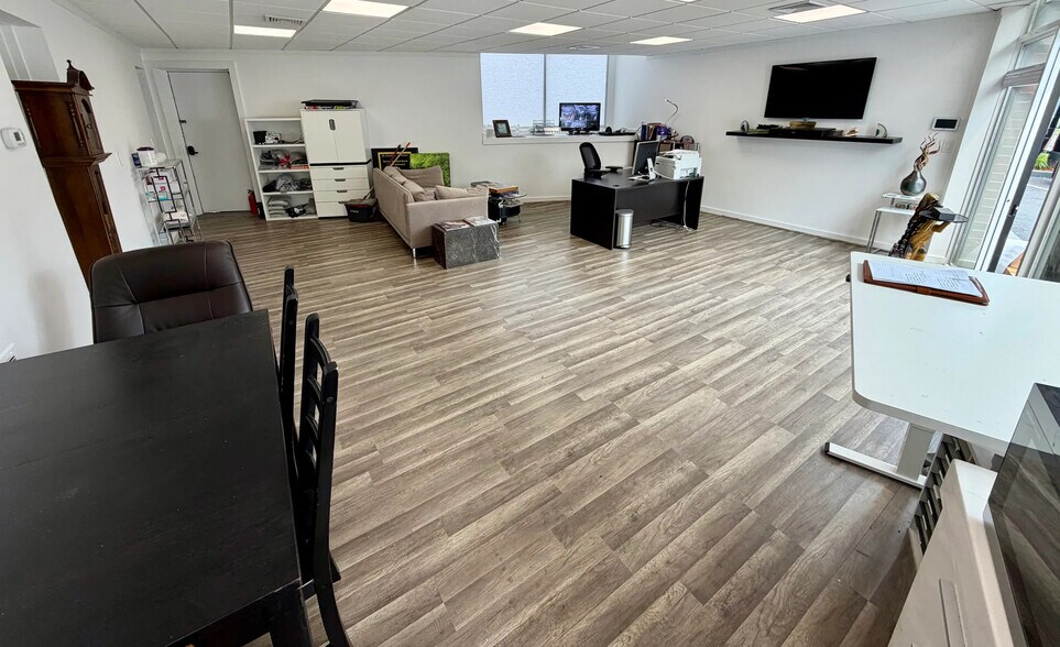 More Photos Of 1374 E Putnam Ave, Old Greenwich Freestanding For Lease