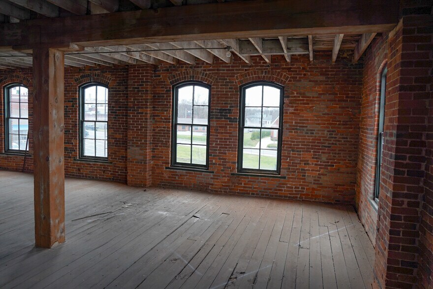 More Photos Of 160 N Main St, Mansfield Warehouse For Lease