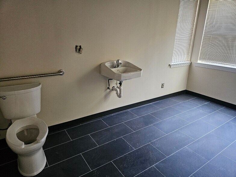More Photos Of 6060-6074 Franconia Rd, Alexandria Medical For Sale