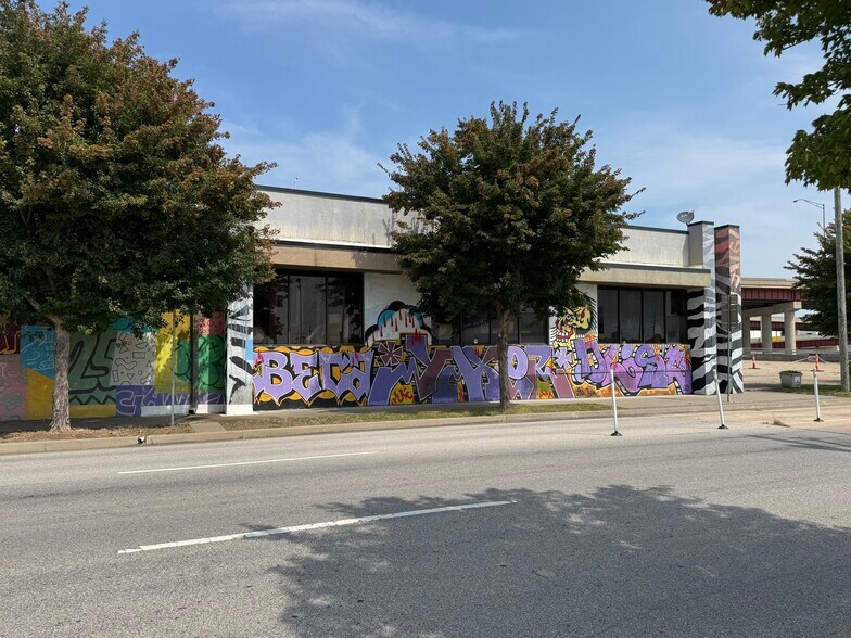 More Photos Of 800-816 E 1st St, Tulsa Flex For Lease