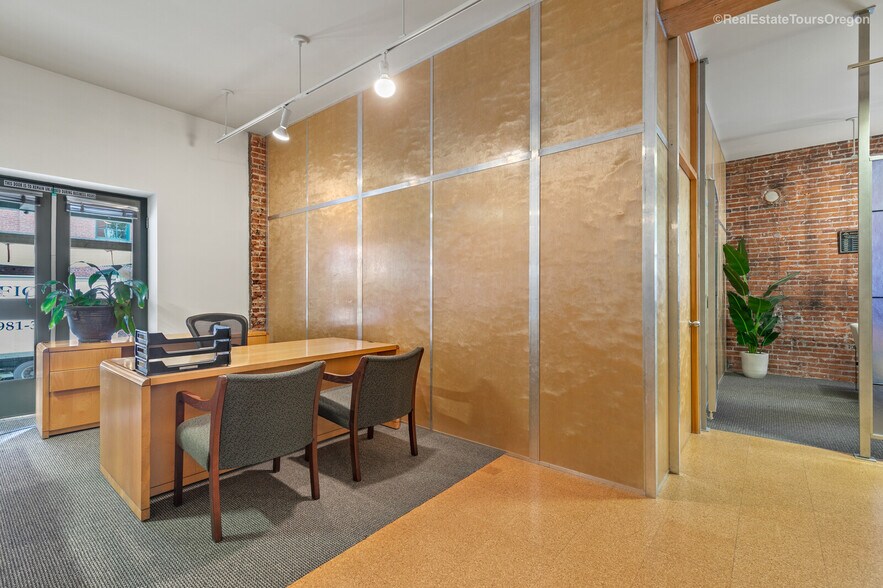 More Photos Of 1325 NW Flanders St, Portland Office For Sale
