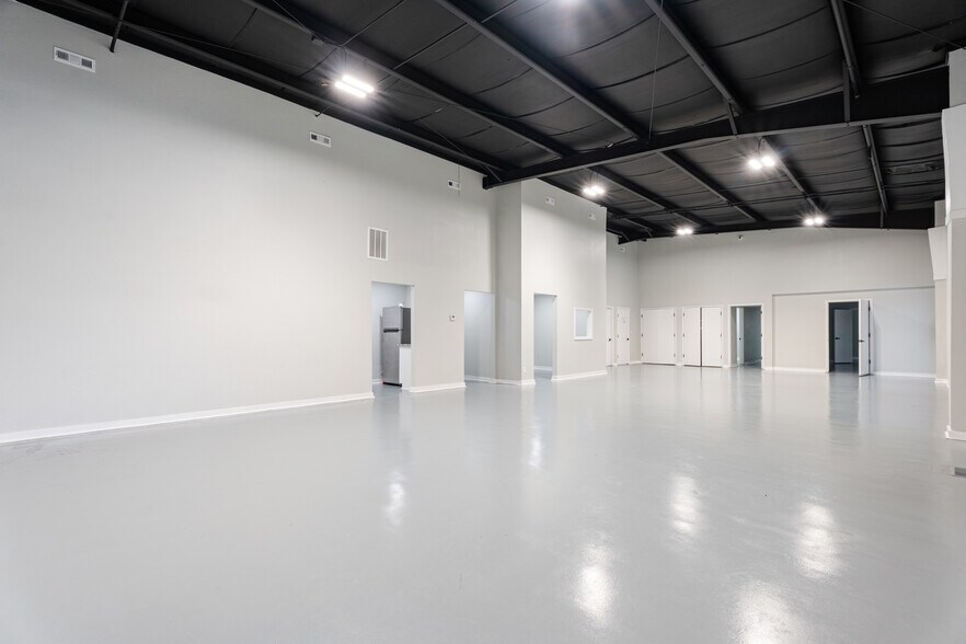 More Photos Of 25100 N Us-59 Hwy, Afton Office For Sale