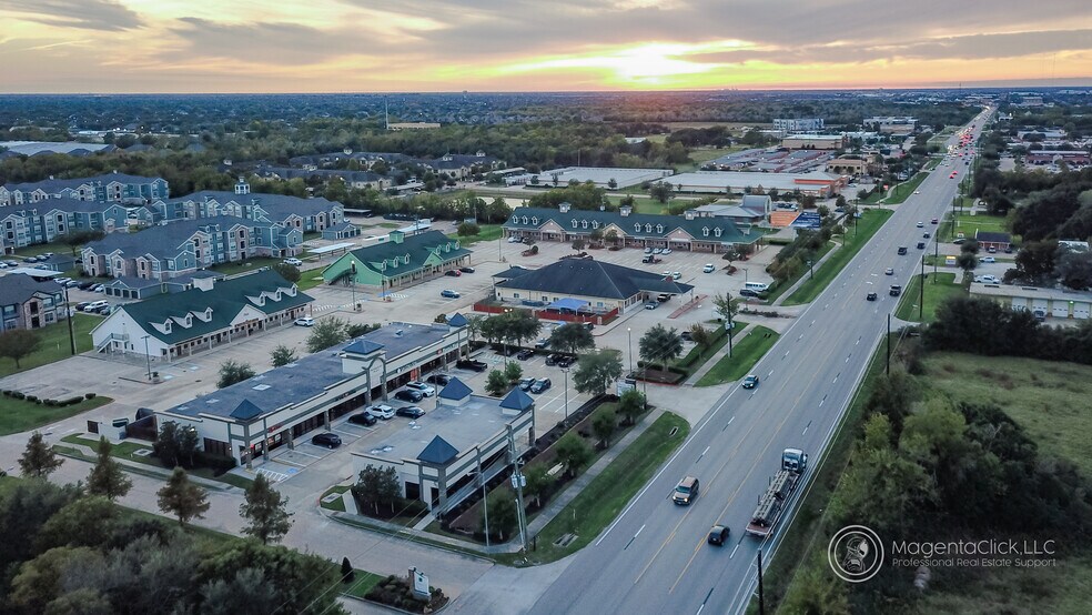 More Photos Of 7918 Broadway St, Pearland Unknown For Lease