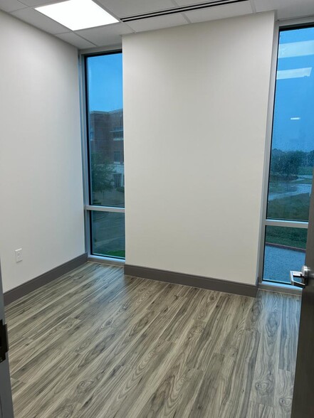 More Photos Of 7619 Branford Pl, Sugar Land Medical For Lease