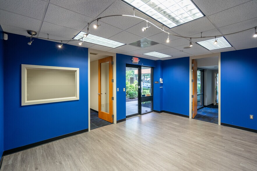 More Photos Of 4180-4196 Innslake Dr, Glen Allen Office For Lease