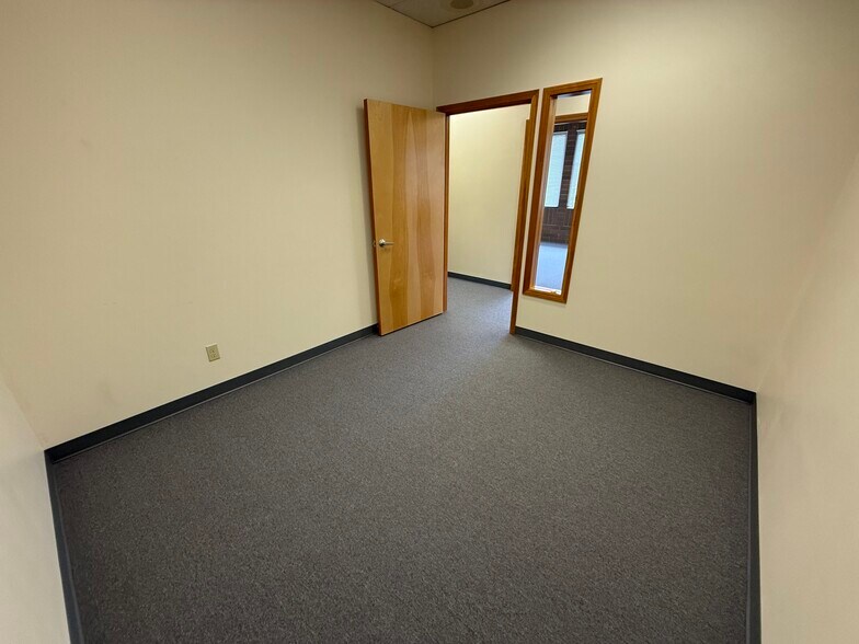 More Photos Of 4720 200th St SW, Lynnwood Office For Lease