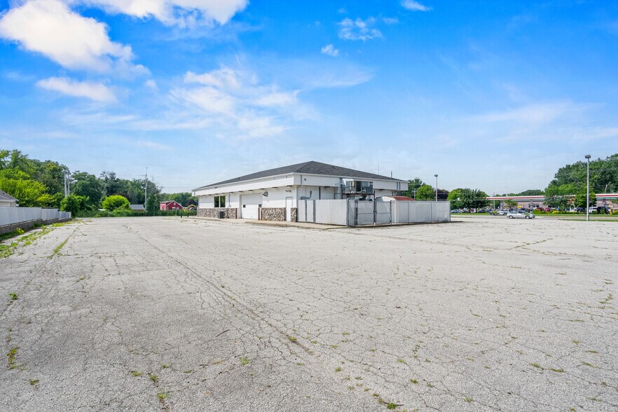 More Photos Of W7293 US Highway 10 114, Menasha Auto Dealership For Sale