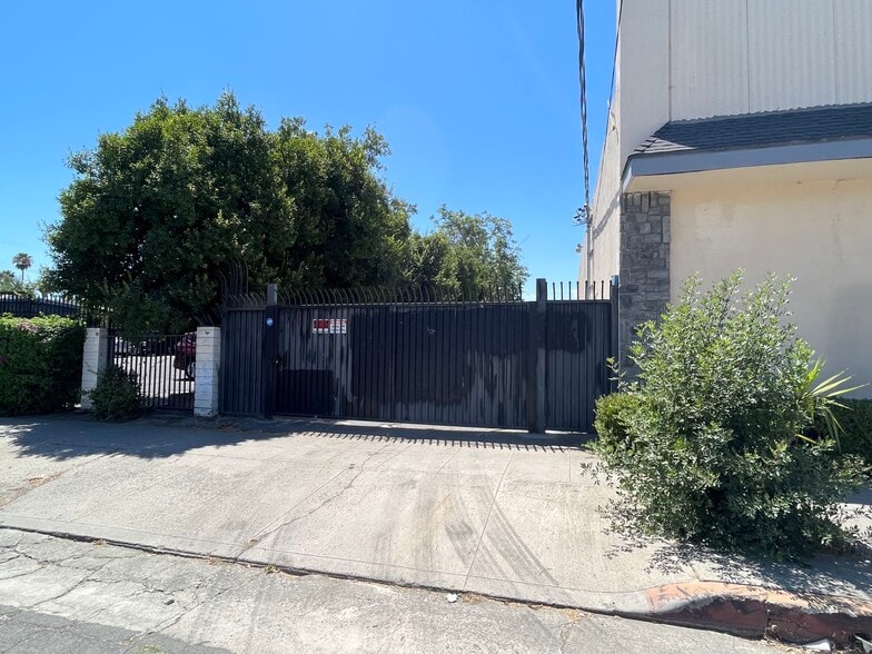 More Photos Of 431 W 10th St, San Bernardino Auto Repair For Sale