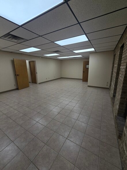 More Photos Of 3610-3616 Saturn Rd, Garland Office For Lease