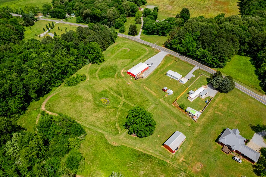 More Photos Of 1111 Mount Tabor Rd, Hartselle Showroom For Sale