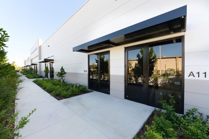 More Photos Of 230 N Congress, Lake Park Flex For Lease