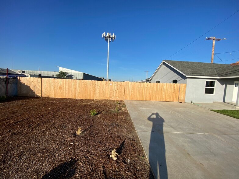 More Photos Of 1679 S O St, Tulare Light Manufacturing For Lease