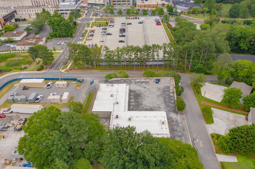 More Photos Of 1401 Applewood Dr, Dalton Medical For Lease