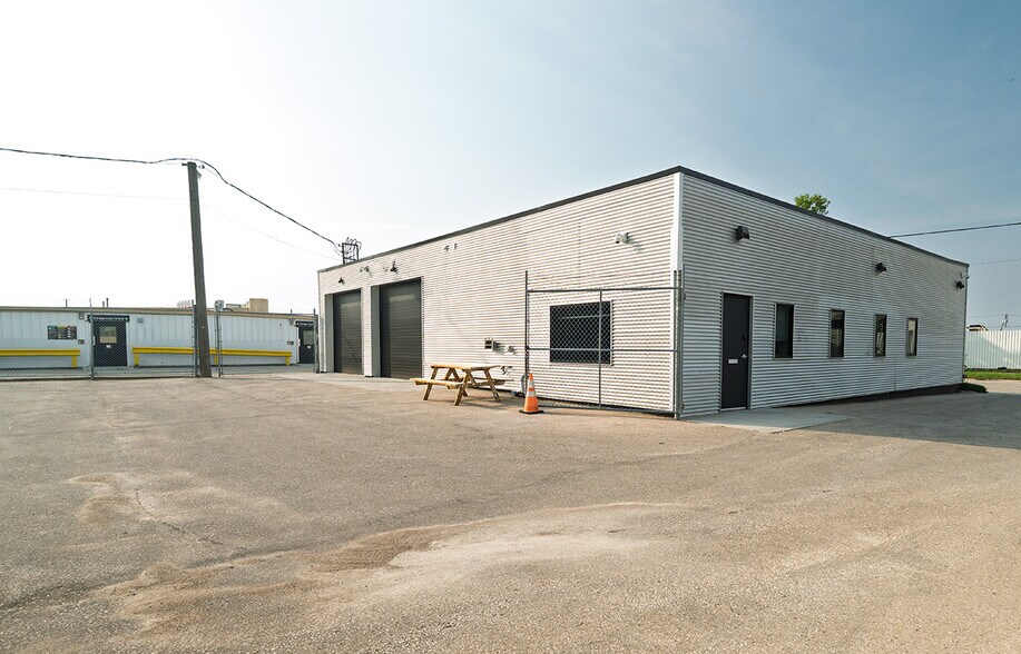 More Photos Of 1000 Elgin Av, Winnipeg Office For Lease