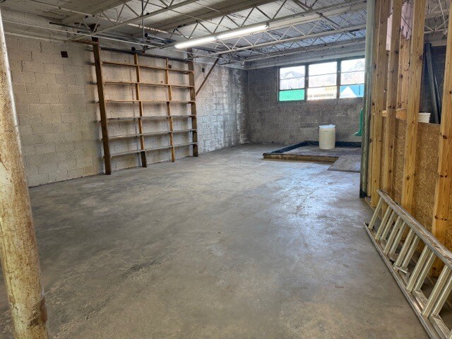 More Photos Of 41 E Salisbury St, Denton Warehouse For Sale