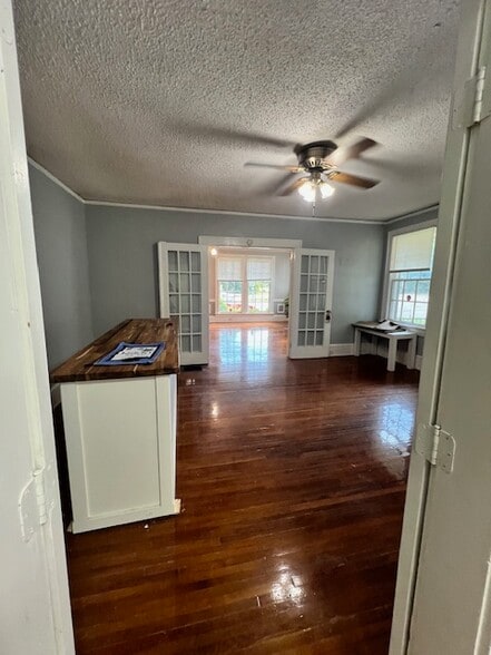 More Photos Of 501 W Garrison Blvd, Gastonia Office Residential For Lease