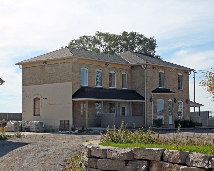 More Photos Of 1601 Hopkins St, Whitby Office For Lease
