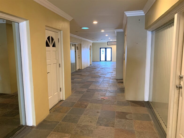 More Photos Of 8349 Reseda Blvd, Northridge Office For Sale