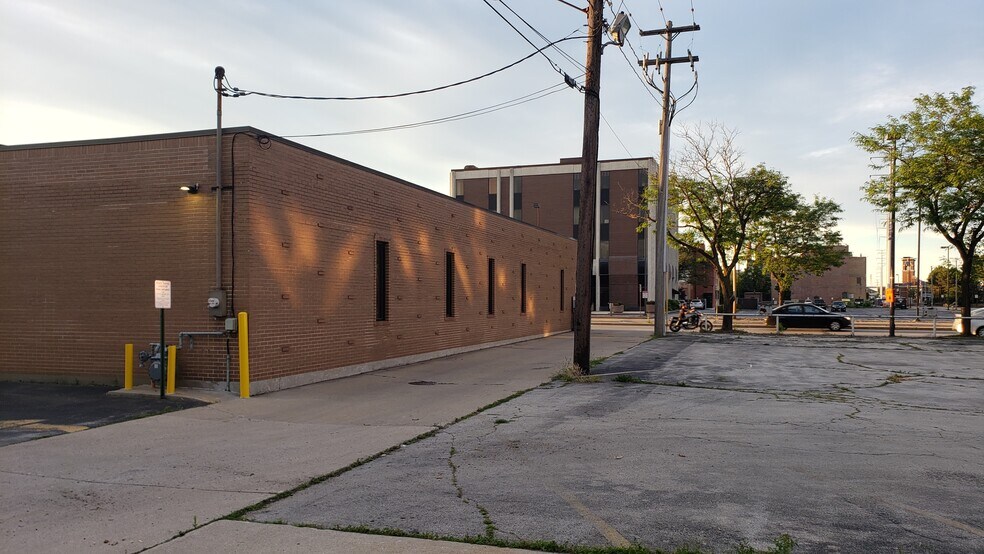 More Photos Of 317 W Walnut St, Green Bay Office For Lease