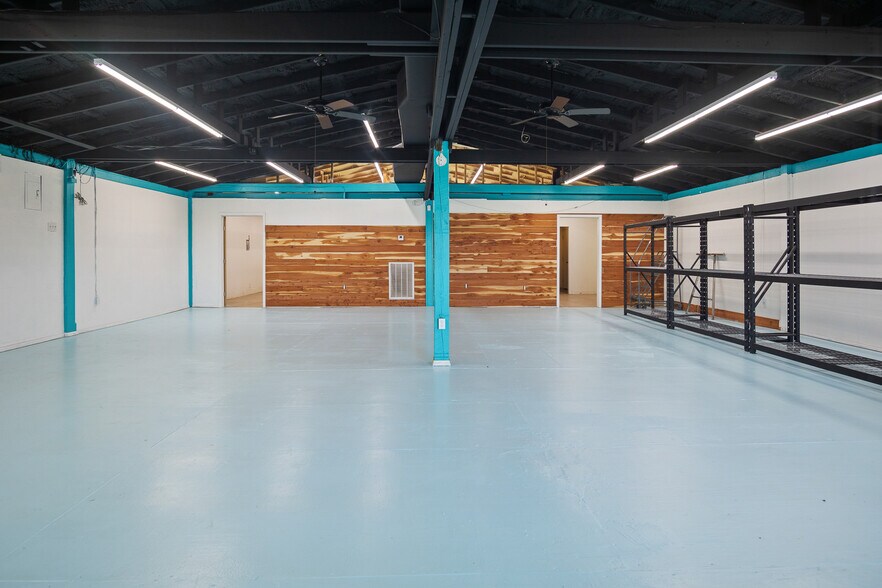 More Photos Of 990 Alma Rd, Crystal Beach Office For Sale