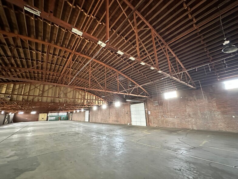 More Photos Of 5065 Colorado Blvd, Denver Warehouse For Lease