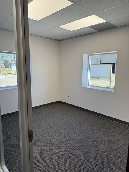 More Photos Of 6344 Theall rd, Houston Warehouse For Lease