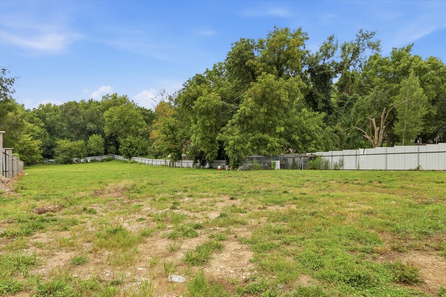 More Photos Of 7511 Leavenworth Rd, Kansas City Auto Repair For Sale