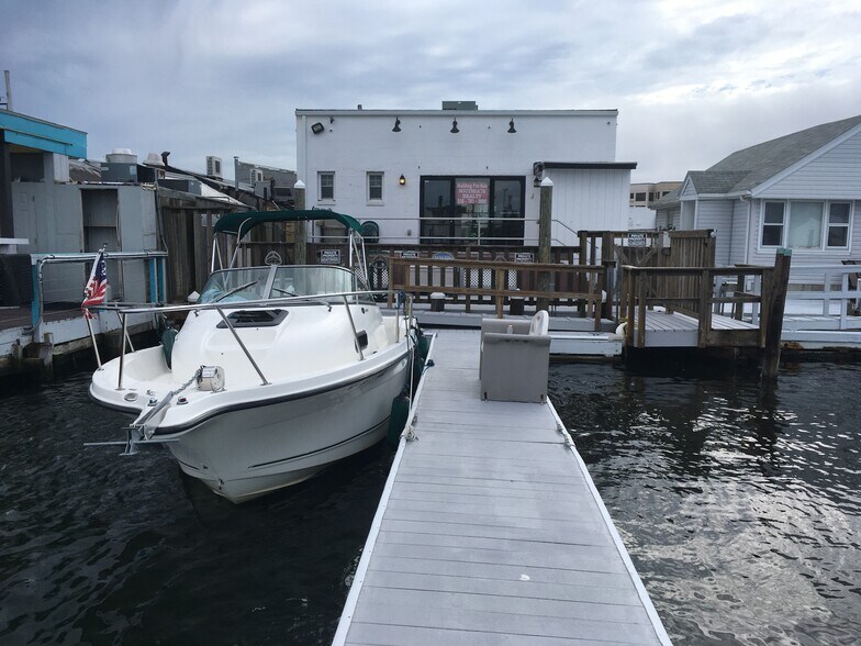 More Photos Of 377 Woodcleft Ave, Freeport Storefront Retail Residential For Sale