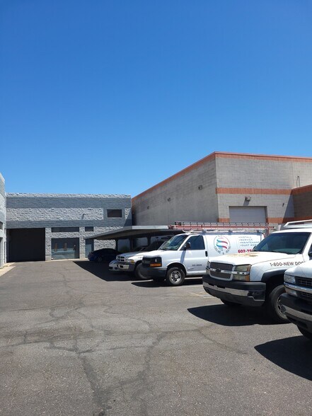 More Photos Of 7652 E Greenway Rd, Scottsdale Warehouse For Lease