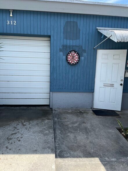 More Photos Of 312 NE 32nd St, Oakland Park Warehouse For Sale