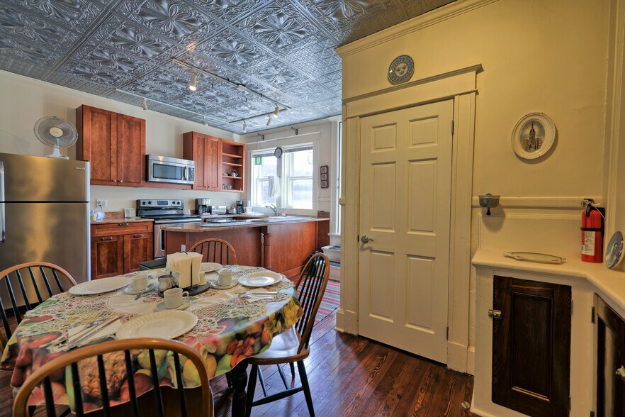 More Photos Of 511 Warren St, Hudson Storefront Retail Residential For Sale