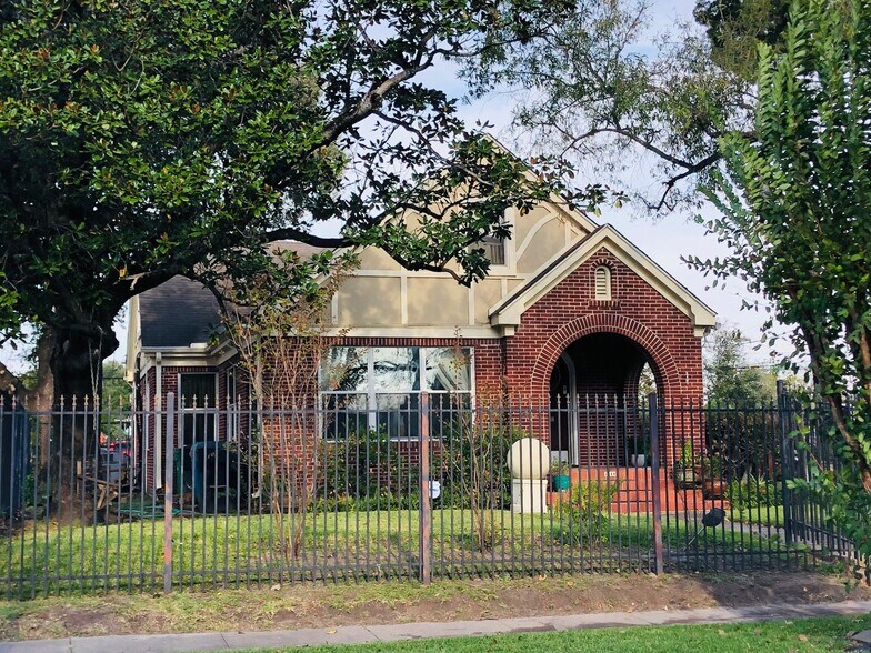 More Photos Of 2121 Oakdale St, Houston Medical For Sale