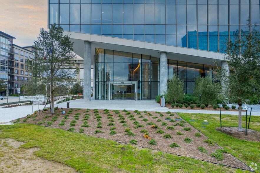 More Photos Of 800 Town & Country Blvd, Houston Unknown For Lease