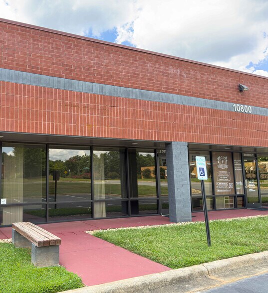 More Photos Of 10800 Independence Pointe Pky, Matthews Showroom For Lease